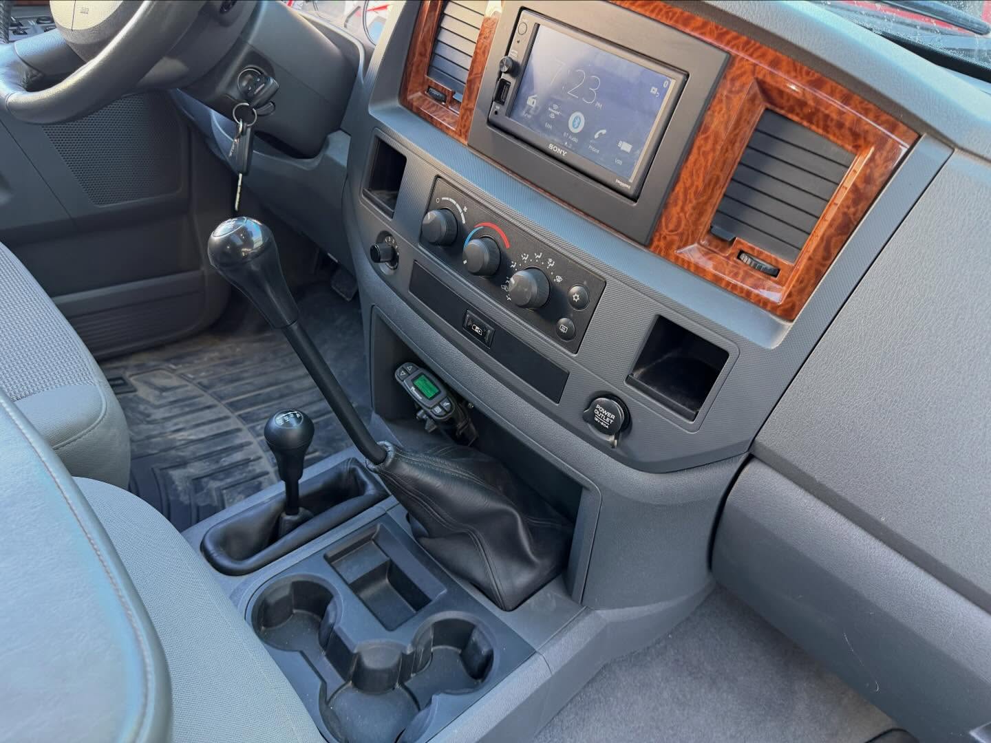 Ram 350 SLT additional