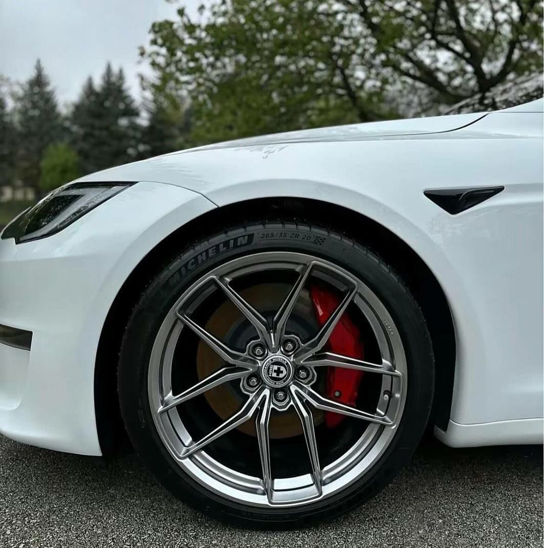 Model S Plaid additional